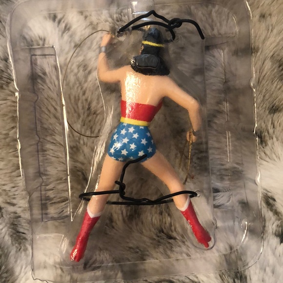 Hallmark Keepsake Wonder Woman Ornament - Picture 4 of 5